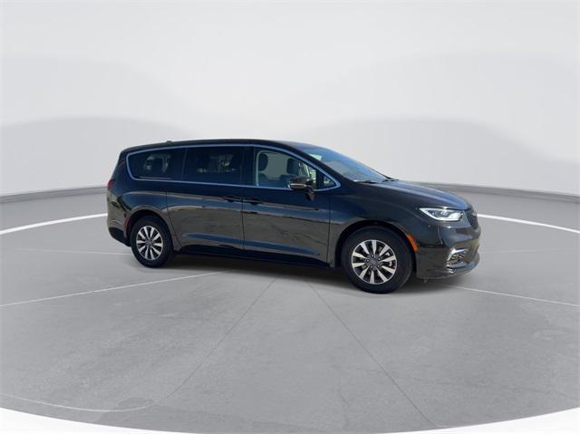 new 2024 Chrysler Pacifica Hybrid car, priced at $54,090