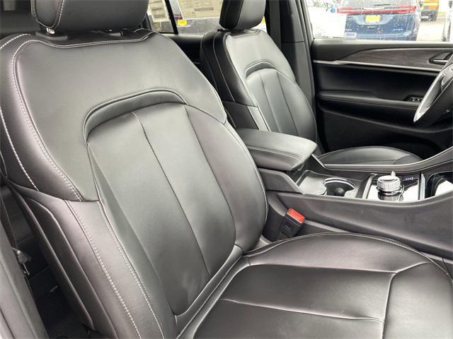 new 2024 Jeep Grand Cherokee car, priced at $57,305