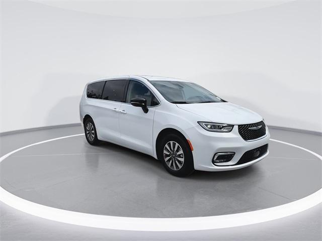 new 2024 Chrysler Pacifica Hybrid car, priced at $52,750
