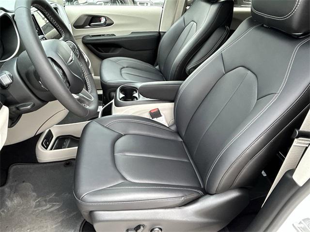 new 2024 Chrysler Pacifica Hybrid car, priced at $52,750