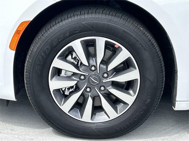 new 2024 Chrysler Pacifica Hybrid car, priced at $52,750