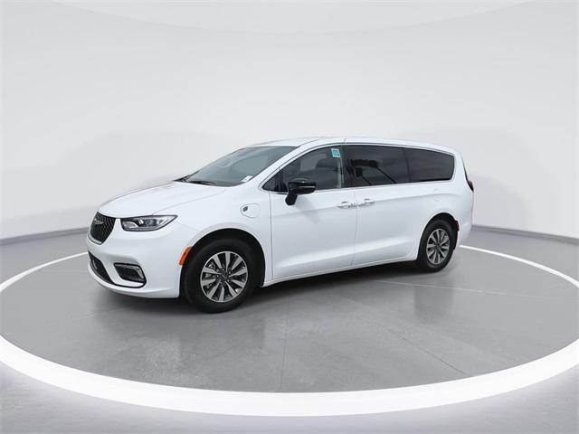new 2024 Chrysler Pacifica Hybrid car, priced at $52,750