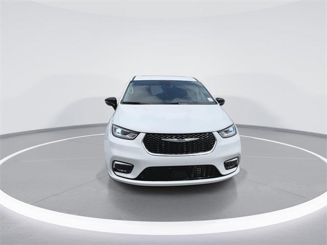 new 2024 Chrysler Pacifica Hybrid car, priced at $52,750