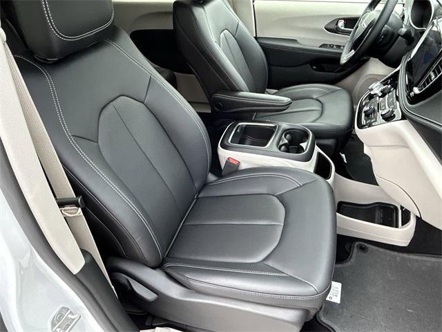 new 2024 Chrysler Pacifica Hybrid car, priced at $52,750