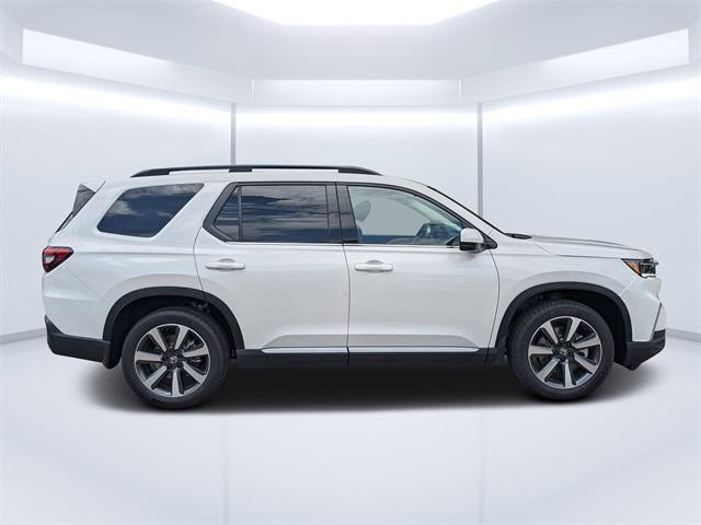 new 2025 Honda Pilot car, priced at $46,950