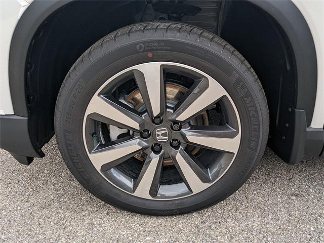 new 2025 Honda Pilot car, priced at $46,950