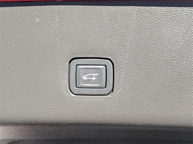 used 2020 Chevrolet Traverse car, priced at $22,528