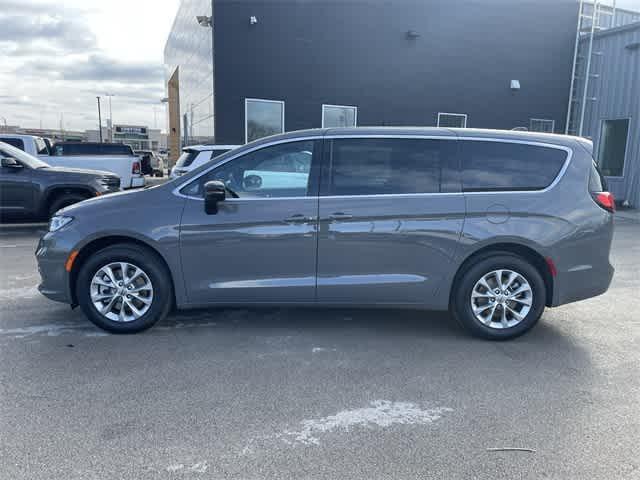 new 2025 Chrysler Pacifica car, priced at $48,915