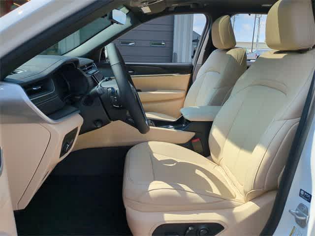 new 2025 Jeep Grand Cherokee car, priced at $41,490