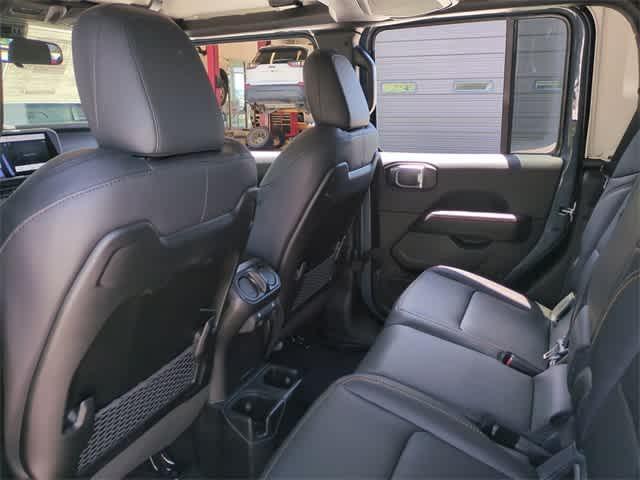new 2025 Jeep Gladiator car, priced at $48,044