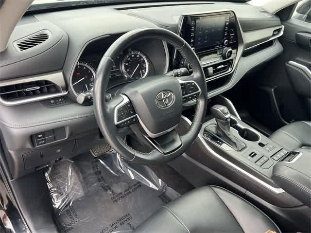 used 2022 Toyota Highlander car, priced at $31,800