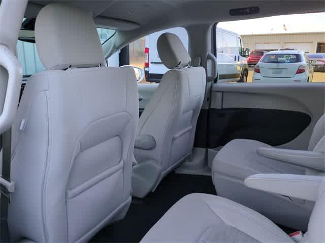 used 2019 Chrysler Pacifica Hybrid car, priced at $11,568