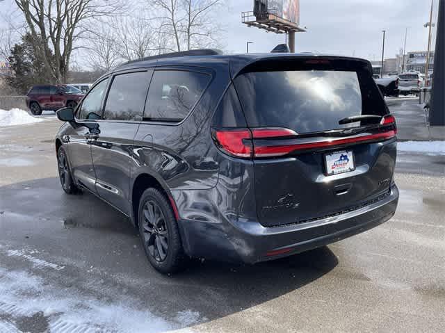 used 2021 Chrysler Pacifica car, priced at $23,135