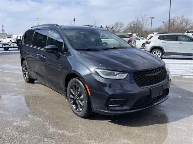 used 2021 Chrysler Pacifica car, priced at $23,135