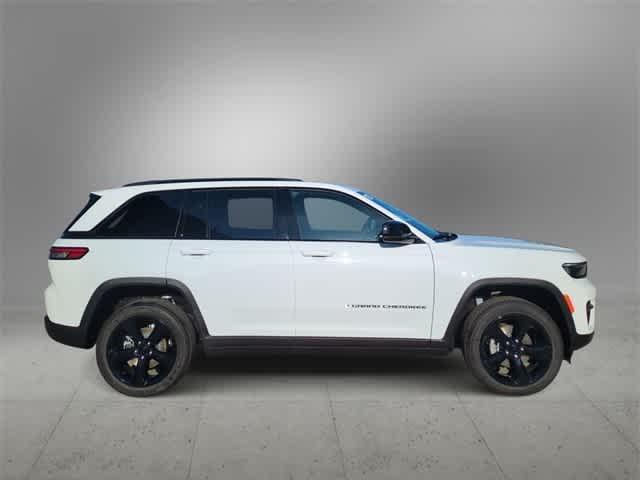 new 2025 Jeep Grand Cherokee car, priced at $40,025