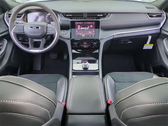 new 2025 Jeep Grand Cherokee car, priced at $40,025