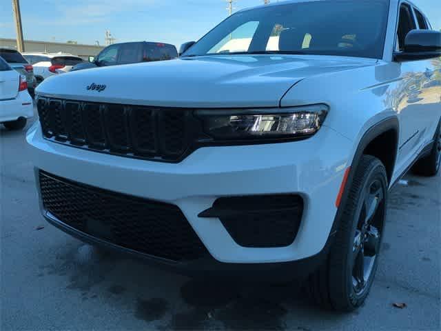 new 2025 Jeep Grand Cherokee car, priced at $40,025