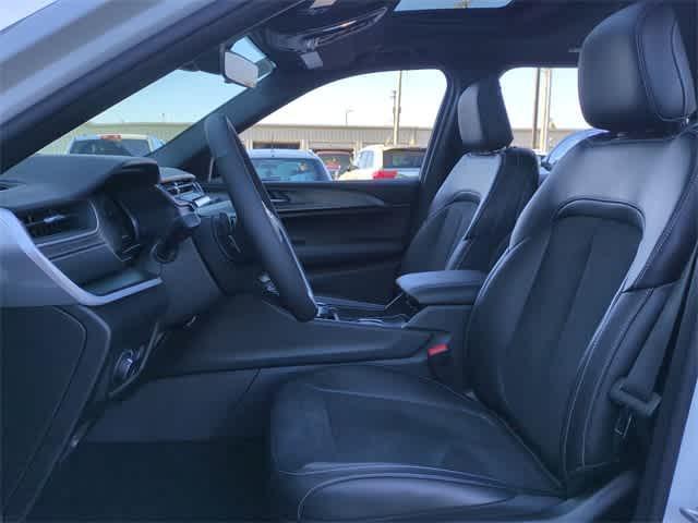 new 2025 Jeep Grand Cherokee car, priced at $40,025