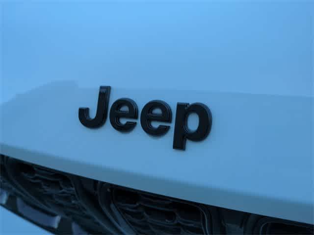 new 2025 Jeep Grand Cherokee car, priced at $40,025