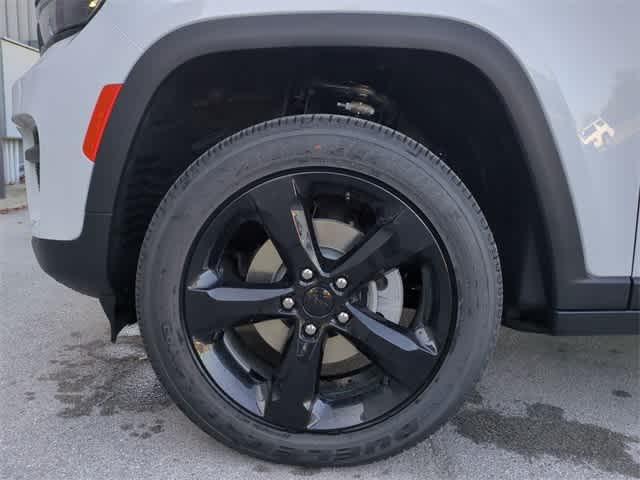 new 2025 Jeep Grand Cherokee car, priced at $40,025