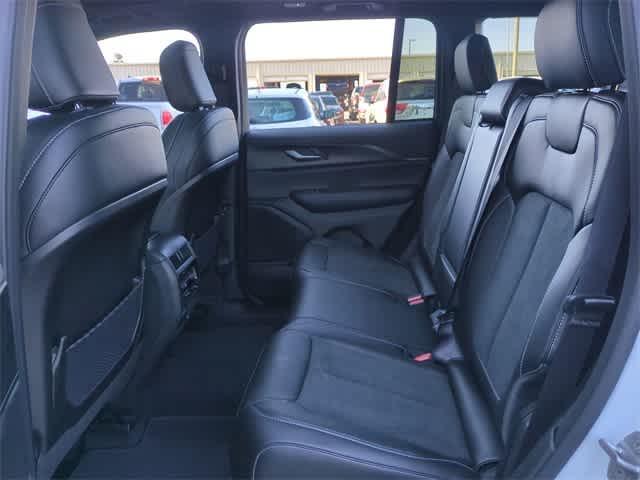 new 2025 Jeep Grand Cherokee car, priced at $40,025
