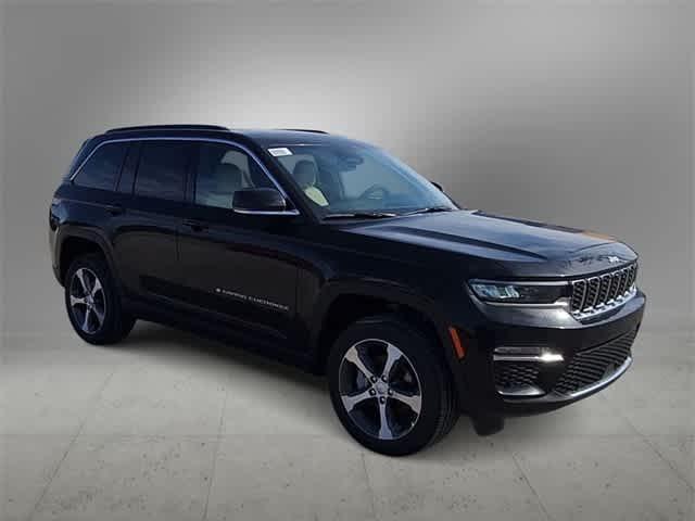 new 2025 Jeep Grand Cherokee car, priced at $45,555