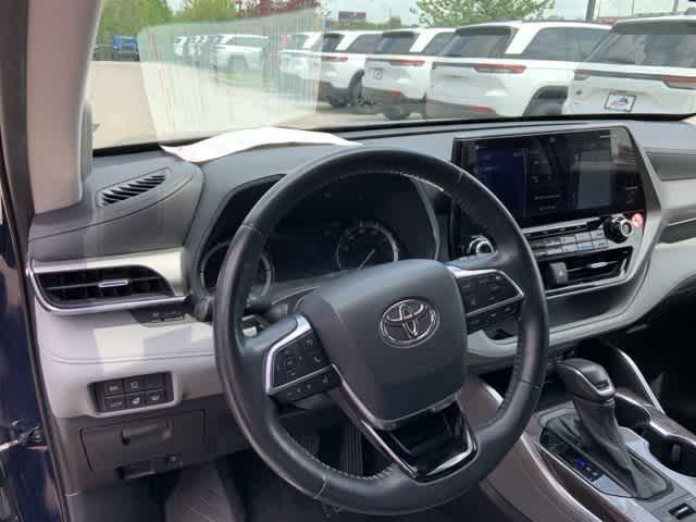 used 2021 Toyota Highlander car, priced at $35,986