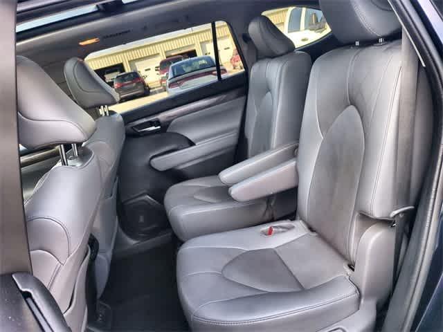 used 2021 Toyota Highlander car, priced at $34,177
