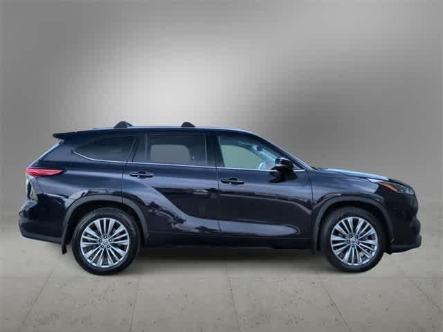 used 2021 Toyota Highlander car, priced at $34,177