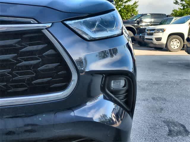 used 2021 Toyota Highlander car, priced at $34,177