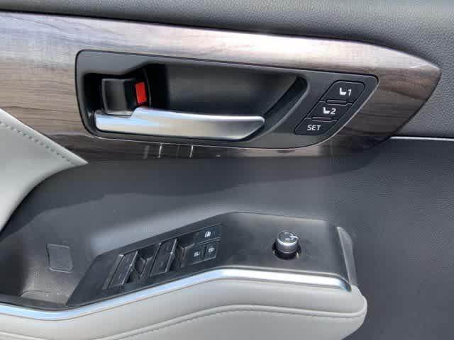 used 2021 Toyota Highlander car, priced at $35,986