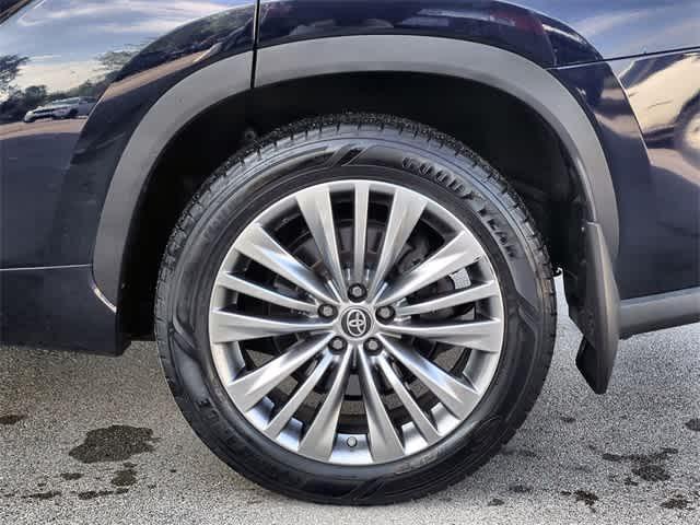 used 2021 Toyota Highlander car, priced at $34,177