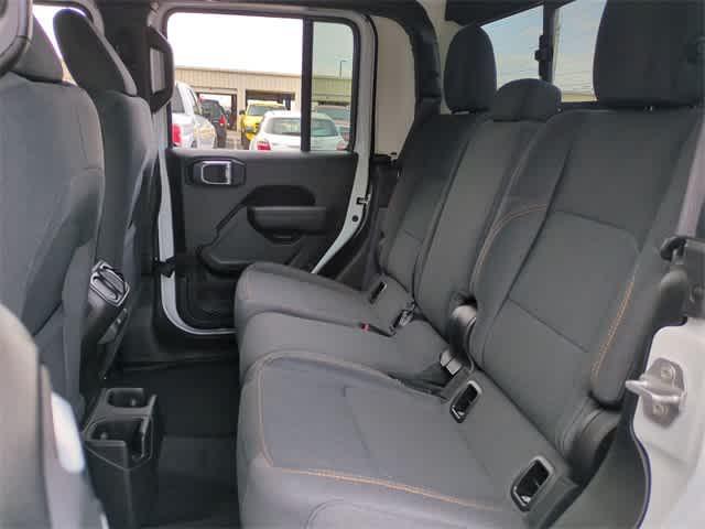 new 2025 Jeep Gladiator car, priced at $40,925