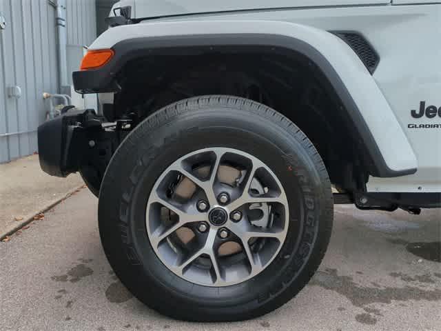 new 2025 Jeep Gladiator car, priced at $40,925