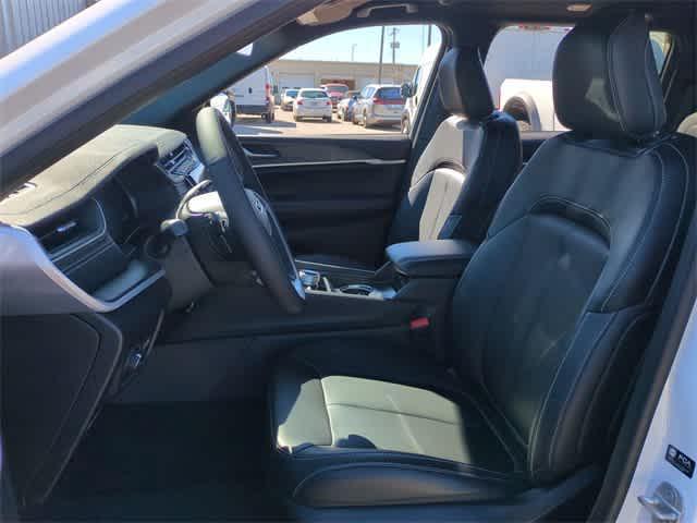 new 2025 Jeep Grand Cherokee car, priced at $39,420