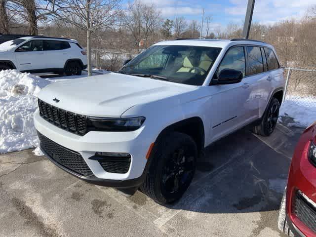 new 2025 Jeep Grand Cherokee car, priced at $47,135