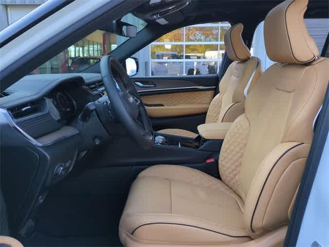 new 2025 Jeep Grand Cherokee car, priced at $54,735