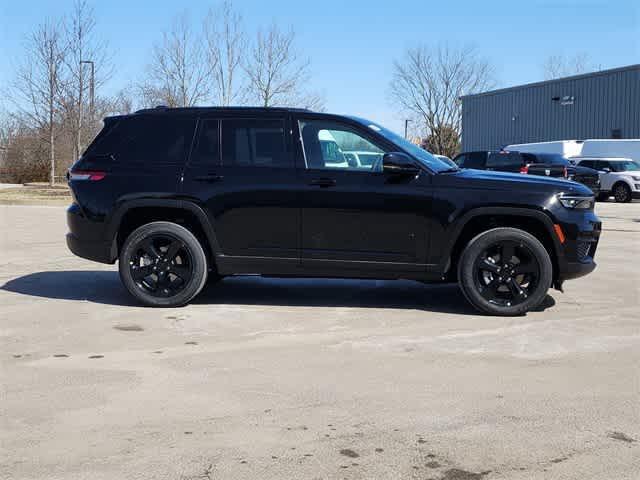 new 2025 Jeep Grand Cherokee car, priced at $43,370