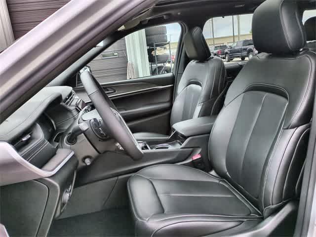 new 2025 Jeep Grand Cherokee car, priced at $45,155