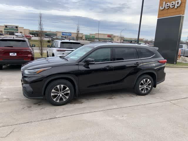 used 2021 Toyota Highlander car, priced at $29,625