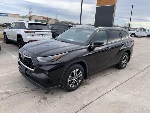 used 2021 Toyota Highlander car, priced at $29,625