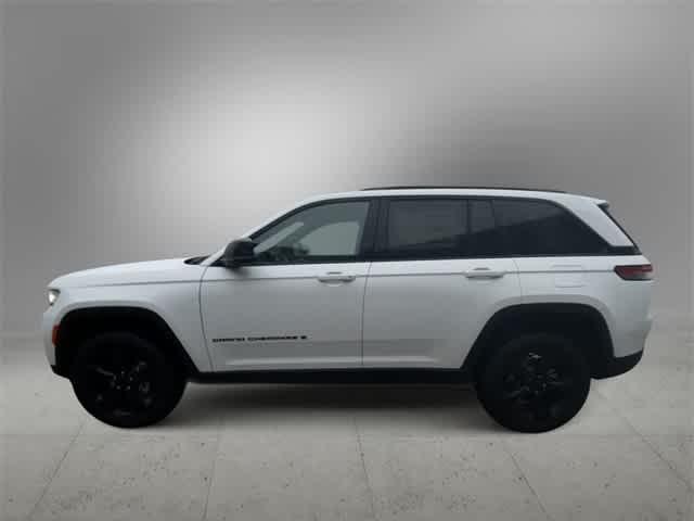new 2025 Jeep Grand Cherokee car, priced at $42,775