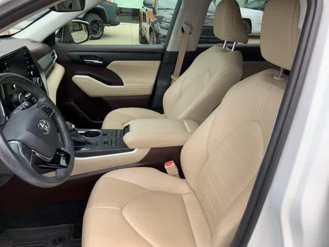 used 2021 Toyota Highlander car, priced at $32,215