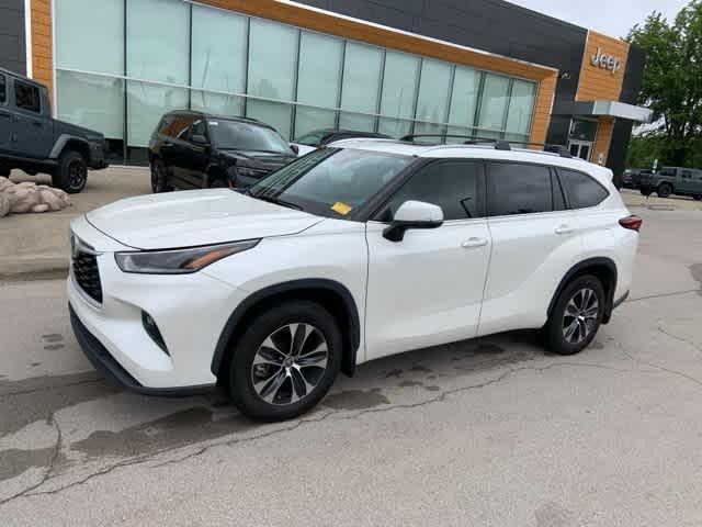 used 2021 Toyota Highlander car, priced at $32,215