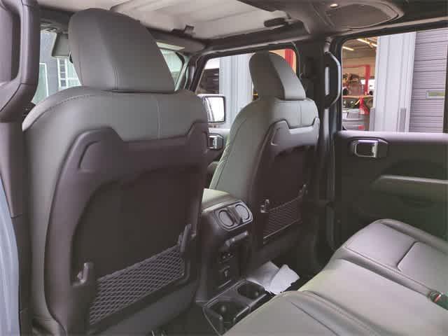 new 2025 Jeep Gladiator car, priced at $55,690
