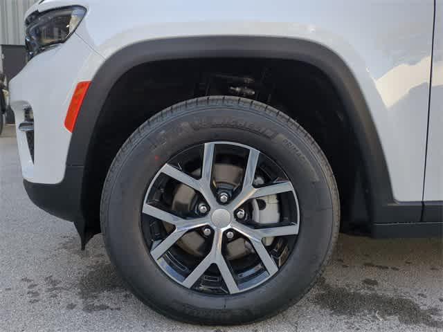new 2025 Jeep Grand Cherokee car, priced at $39,860