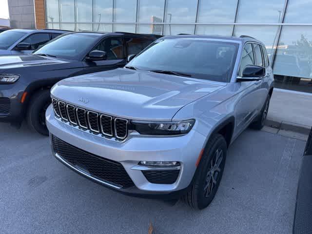 new 2025 Jeep Grand Cherokee car, priced at $40,015