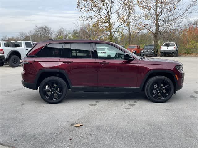 new 2025 Jeep Grand Cherokee car, priced at $43,270