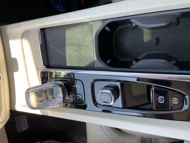used 2022 Volvo XC60 car, priced at $38,760