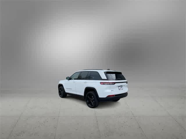 new 2025 Jeep Grand Cherokee car, priced at $43,221